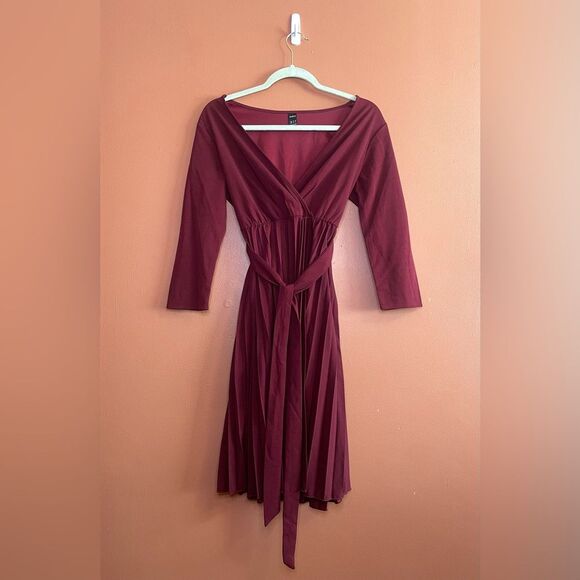 NEW Surplice Neck Pleated Hem Belted Dress in Burgundy Womens Size XS - Picture 1 of 7